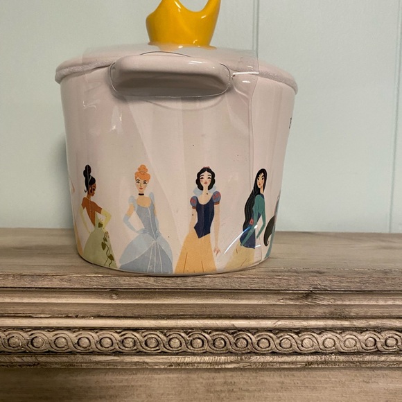 NWT Rae Dunn Disney Princess Dish with Cover - Picture 3 of 6